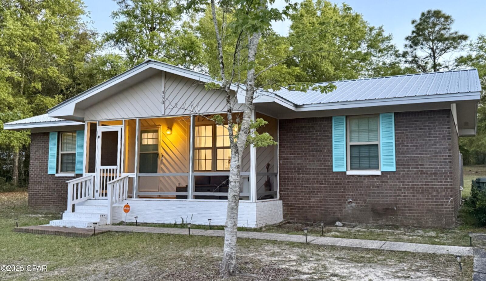 Property Photo: 450 Roberts Drive FL 32433