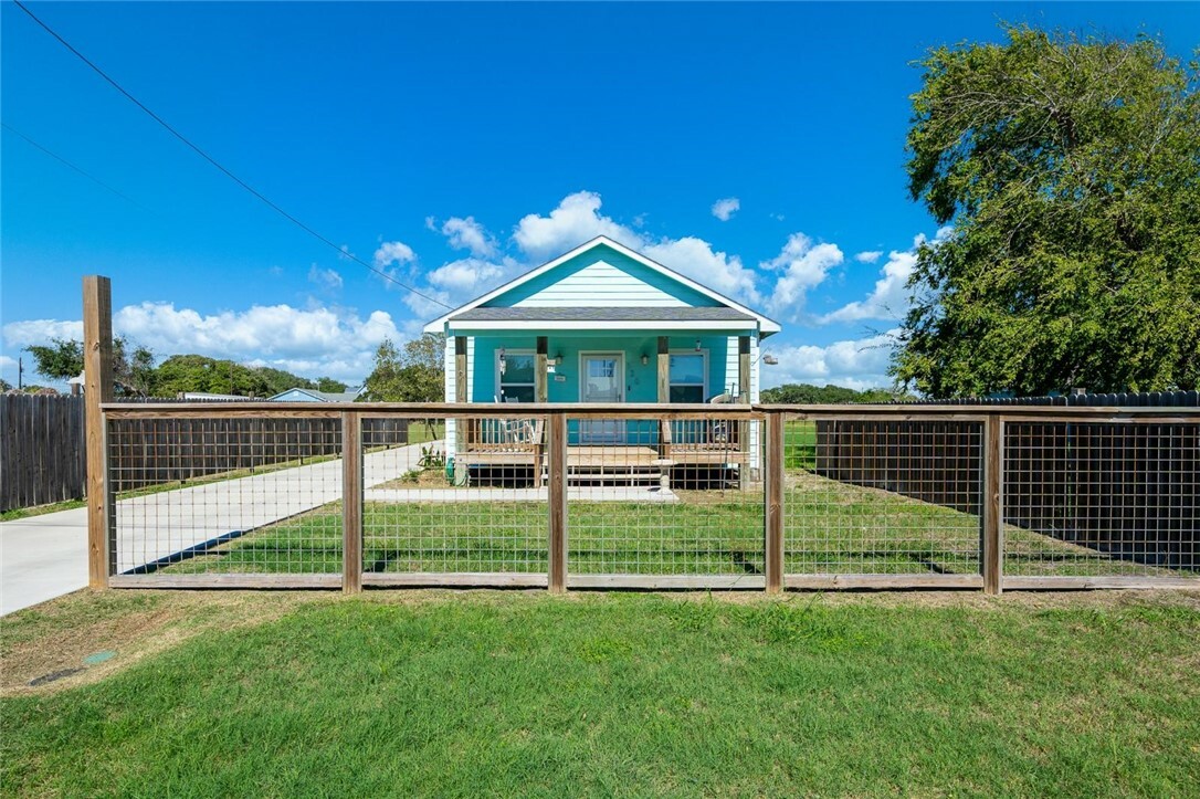Property Photo: 120 E Cornwall Street TX 78382