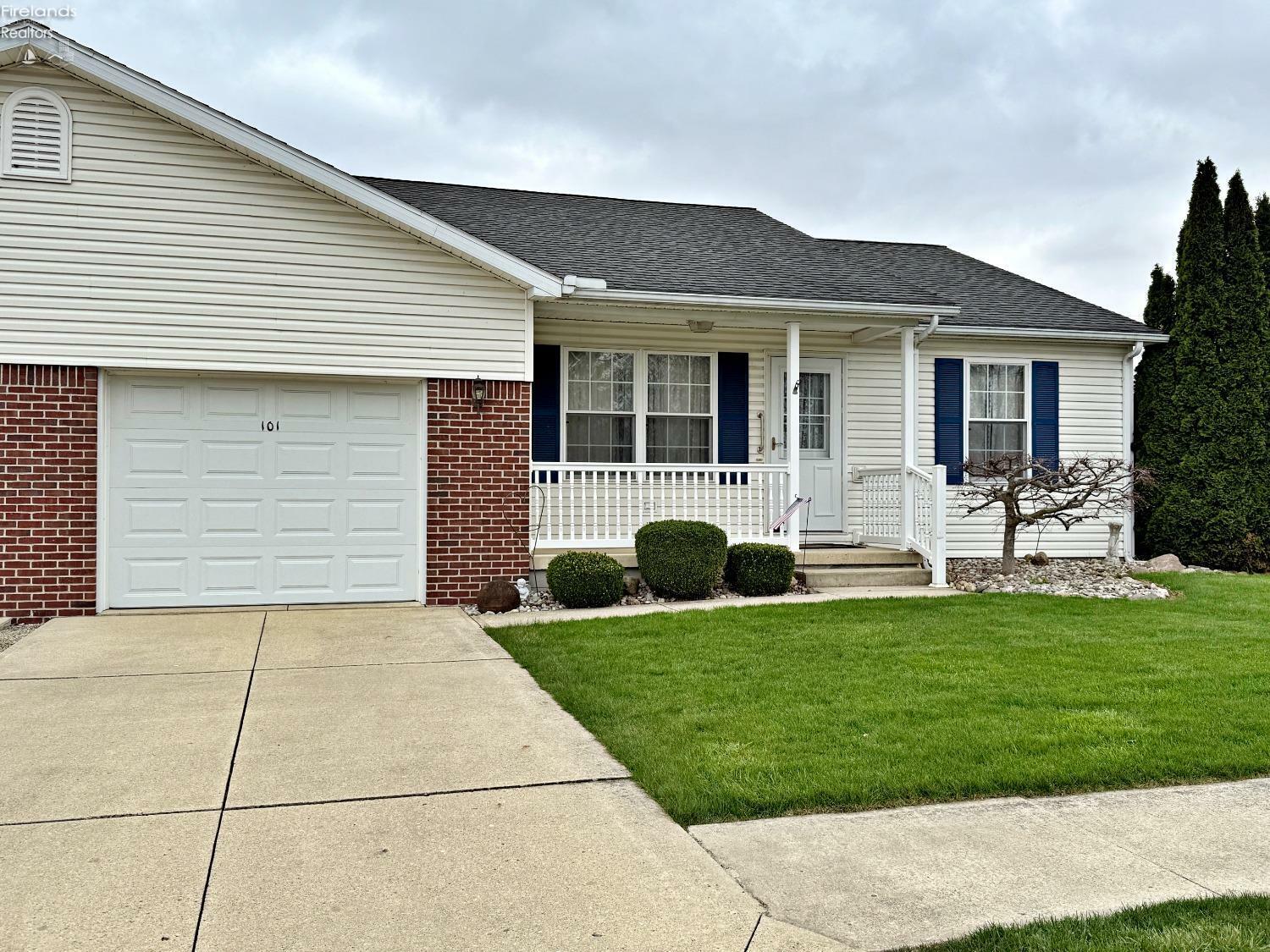 Property Photo:  101 E Teakwood Court  OH 44883 