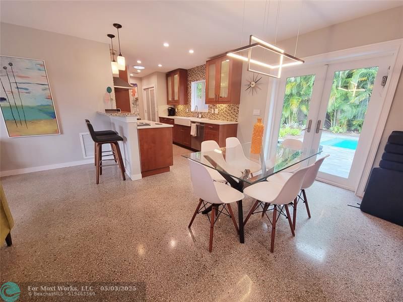 Property Photo:  425 NE 28th St  FL 33334 