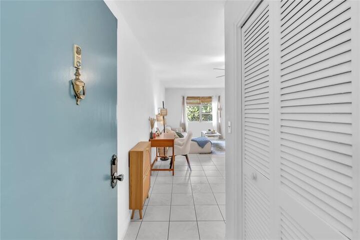 Property Photo:  1950 N Andrews Ave 210D  FL 33311 