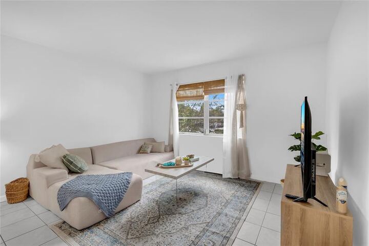 Property Photo: 1950 N Andrews Ave 210D FL 33311