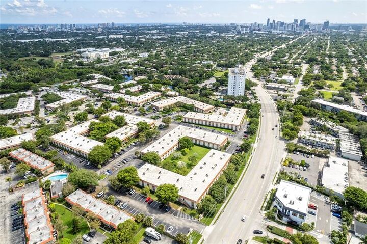 Property Photo: 1950 N Andrews Ave 210D FL 33311