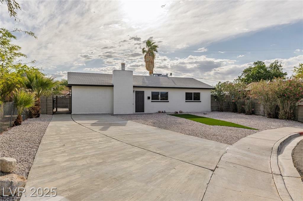 Property Photo: 2905 Dogwood Court NV 89030