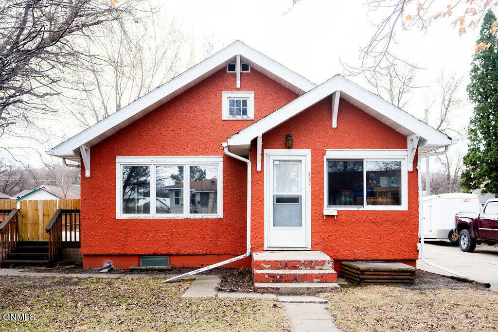 727 2nd Street SW  Jamestown ND 58401 photo