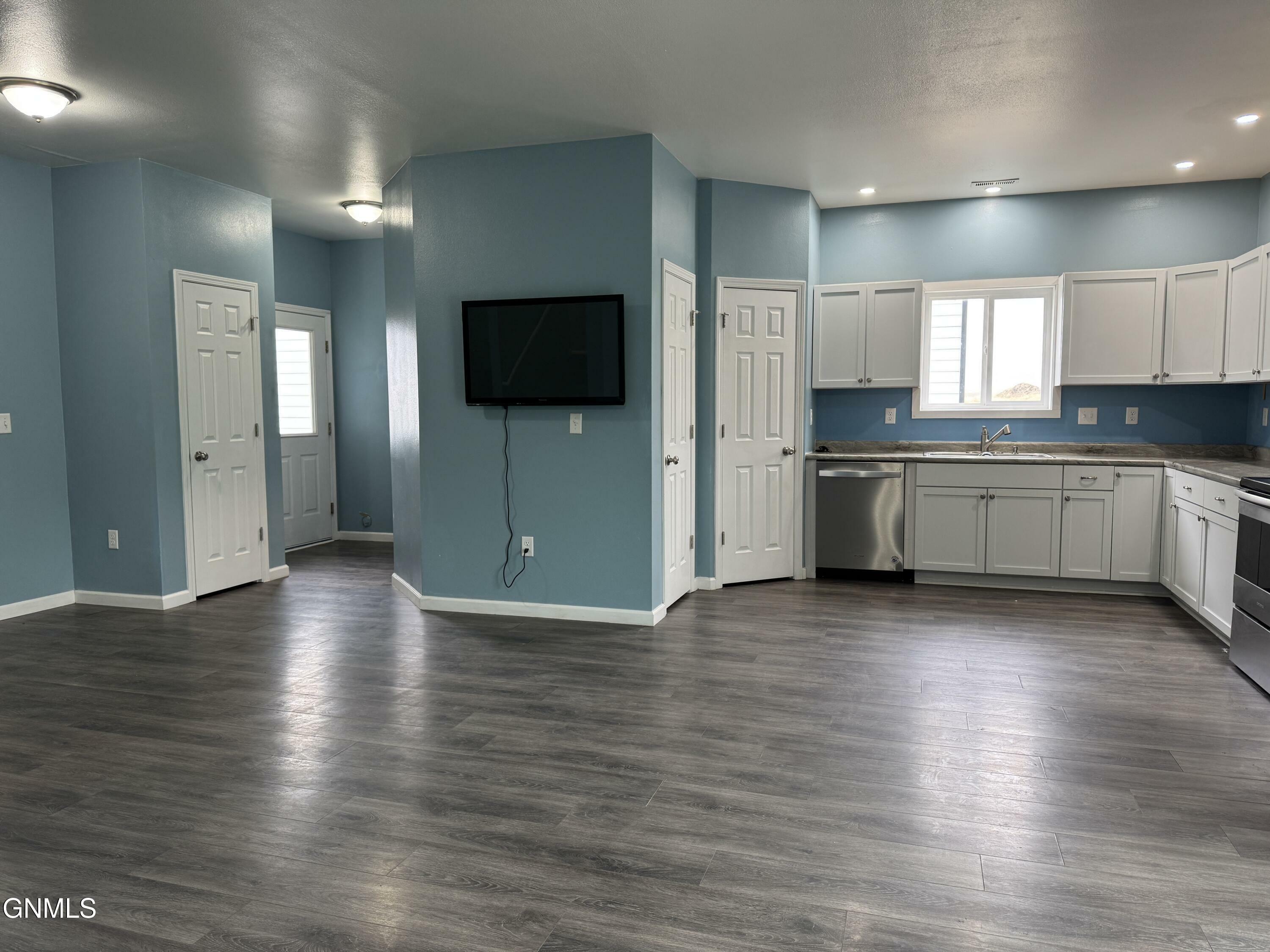 Property Photo: 1213 9th Street SW ND 58854