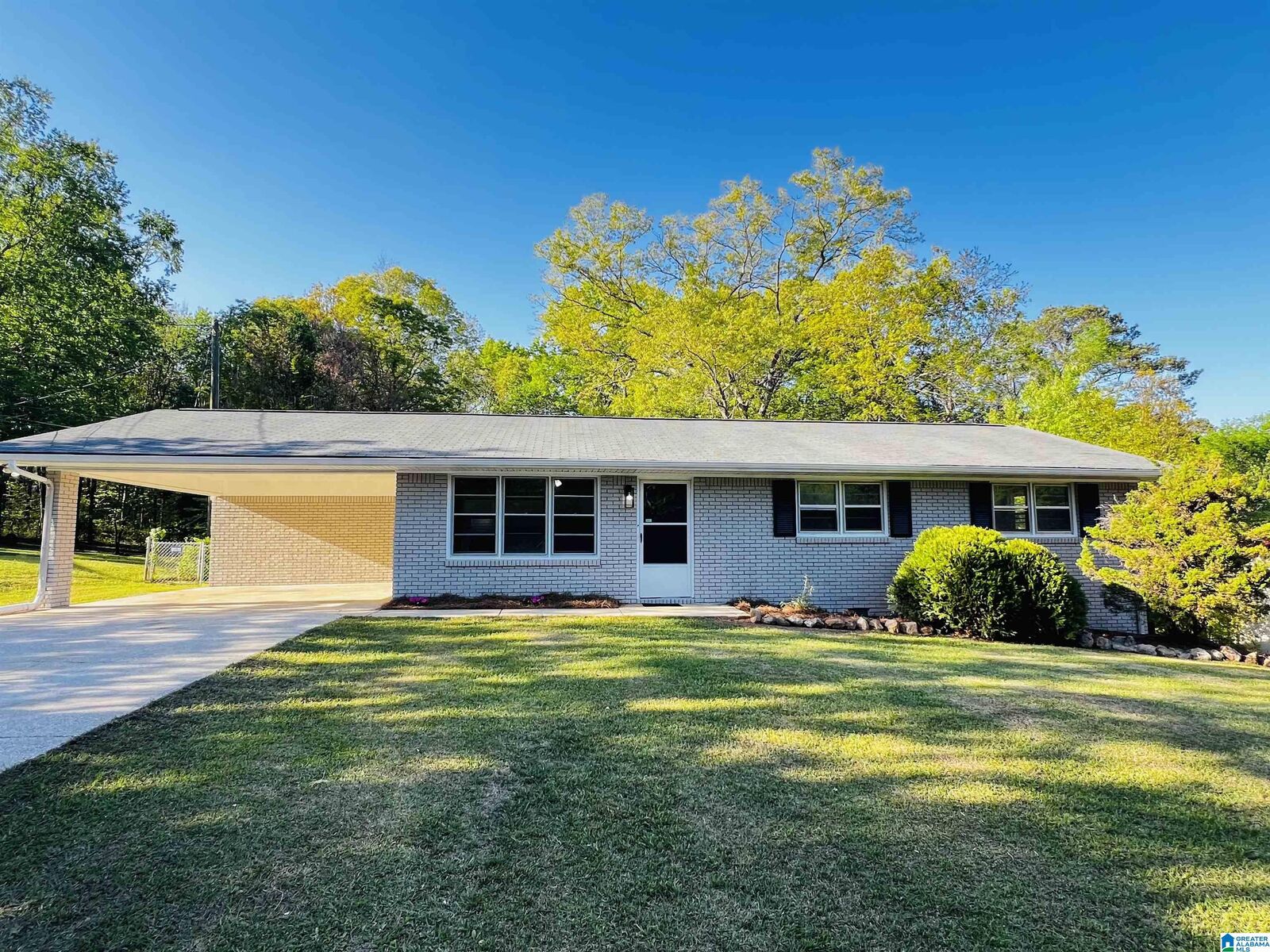 Property Photo: 211 Oak Road AL 36206