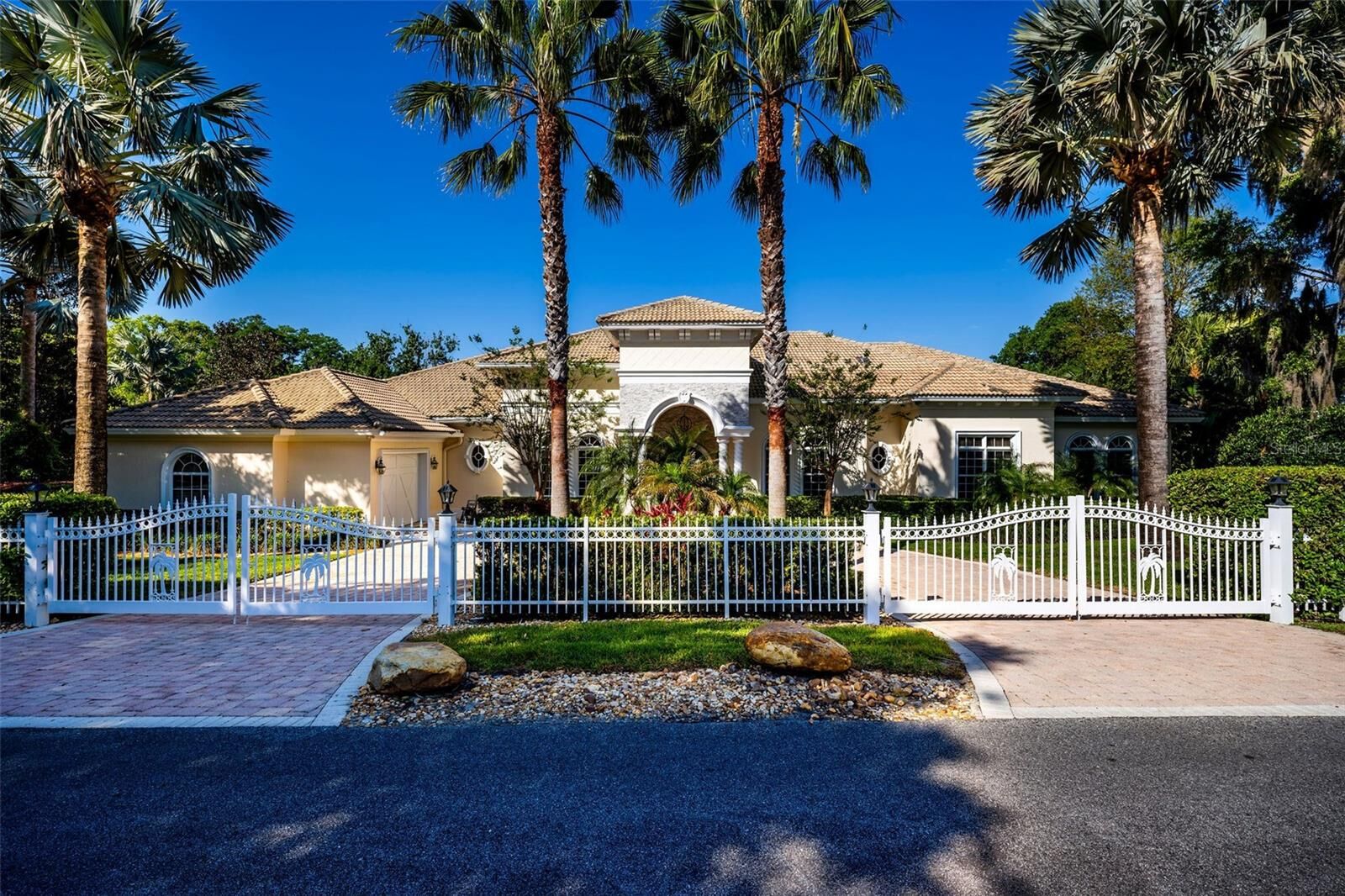 Property Photo:  4 Island Drive  FL 32746 