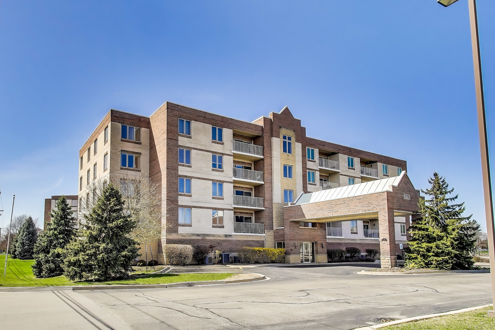 175 W Brush Hill Road 103  Elmhurst IL 60126 photo