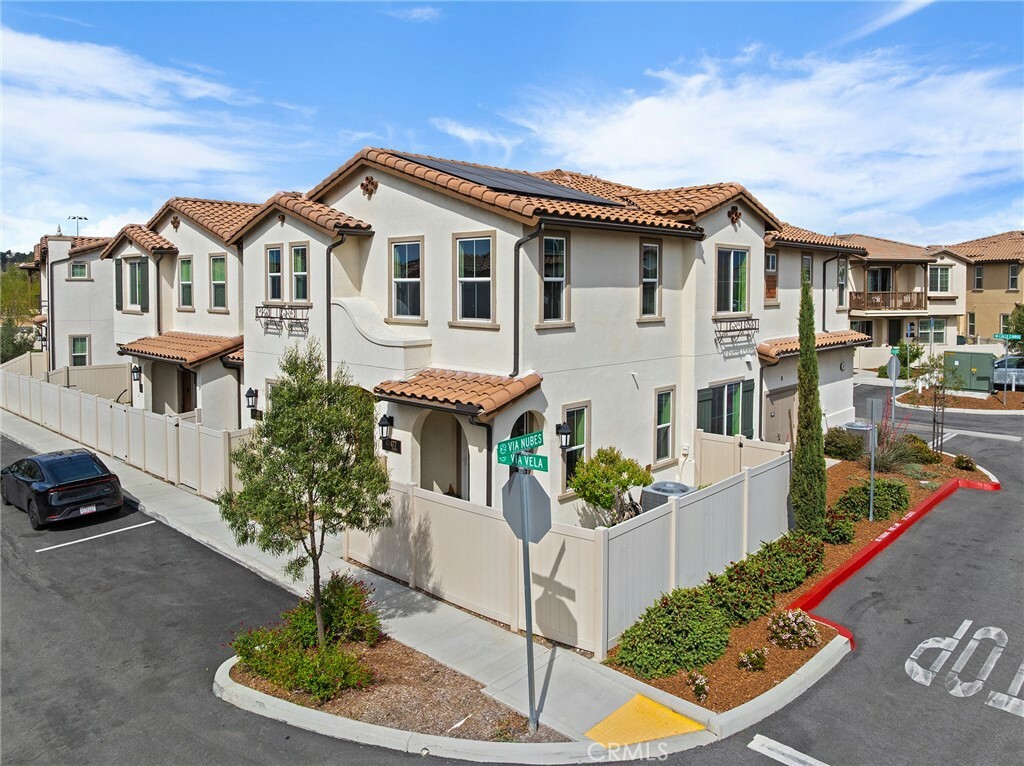 Property Photo: 45477 Calle Cirros CA 92592