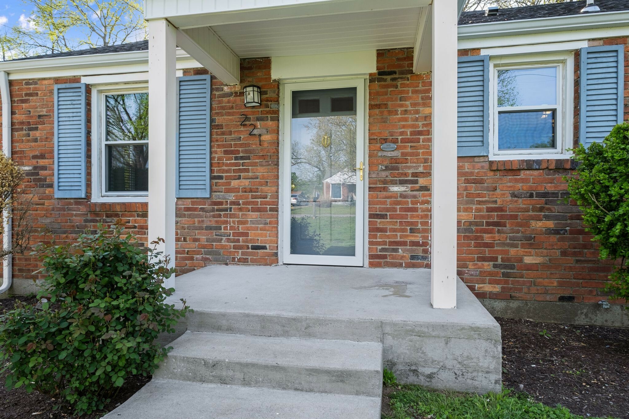 Property Photo: 221 Graylynn Dr TN 37214