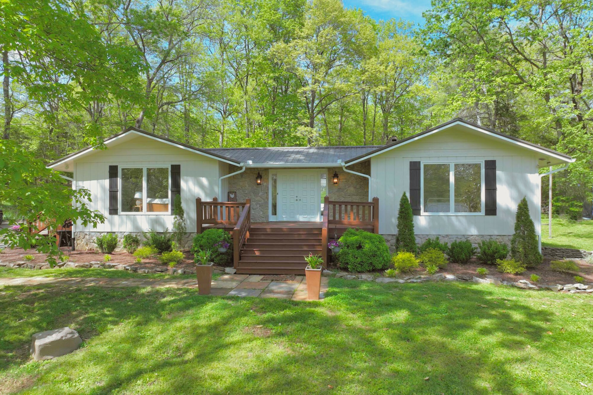 Property Photo: 1768 Long Hollow Pike TN 37066