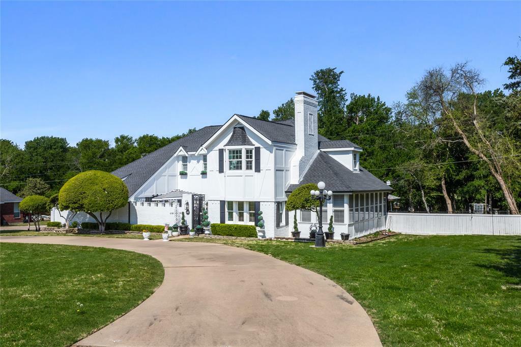 Property Photo: 44 Meadowcreek Drive TX 75454