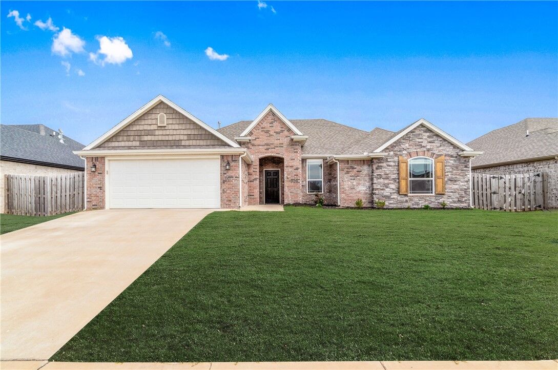 Property Photo:  607 Citrine Street  AR 72745 