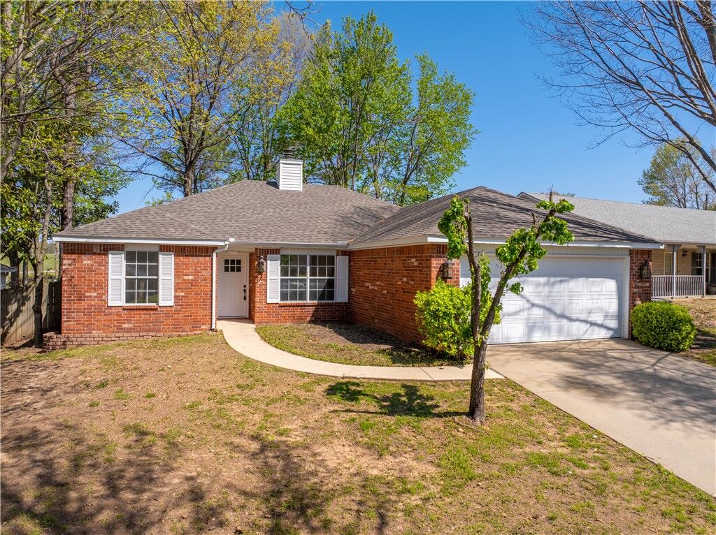 Property Photo:  1740 Oxford Place  AR 72764 