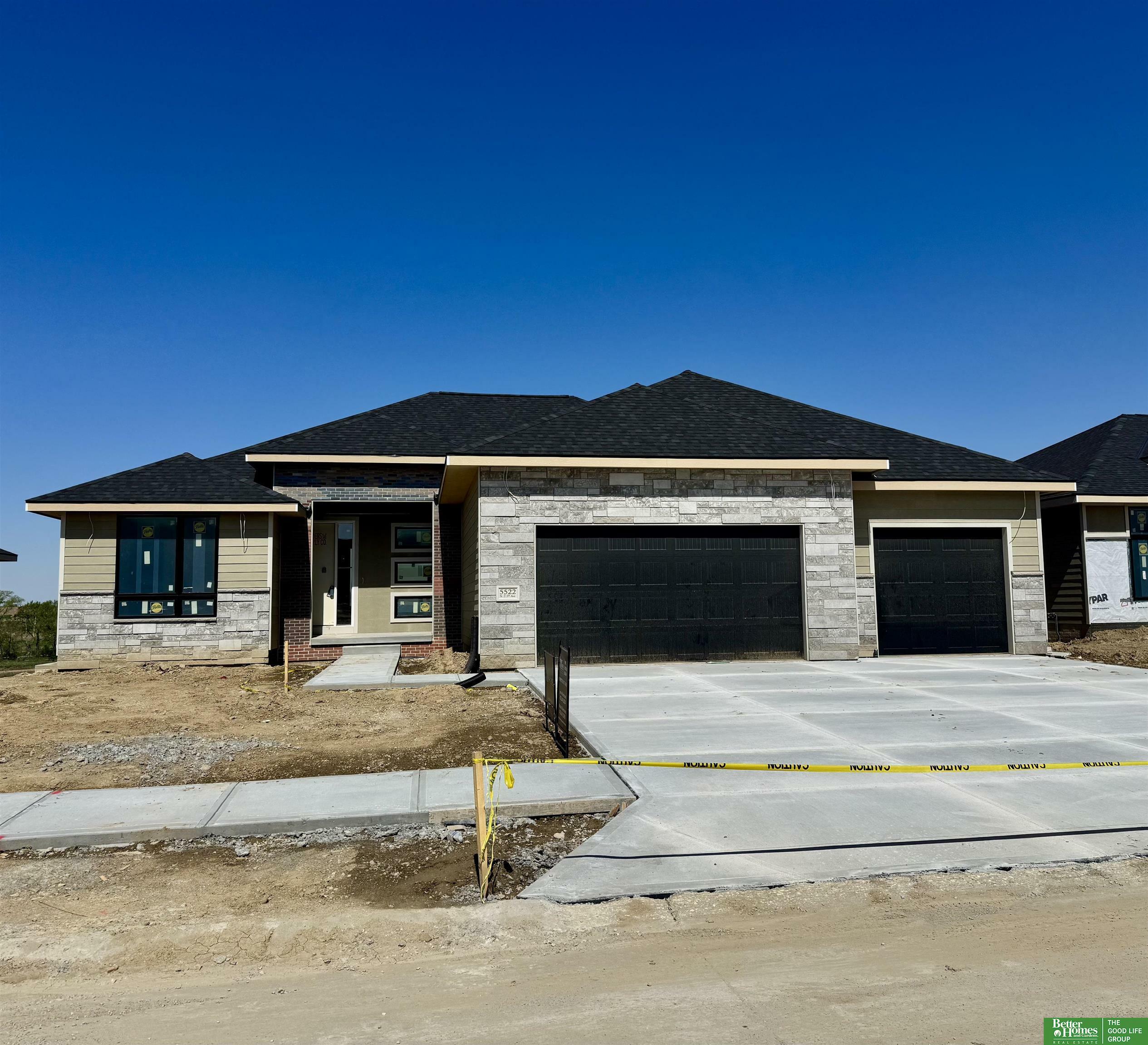 Property Photo: 5522 N 213 Avenue NE 68022