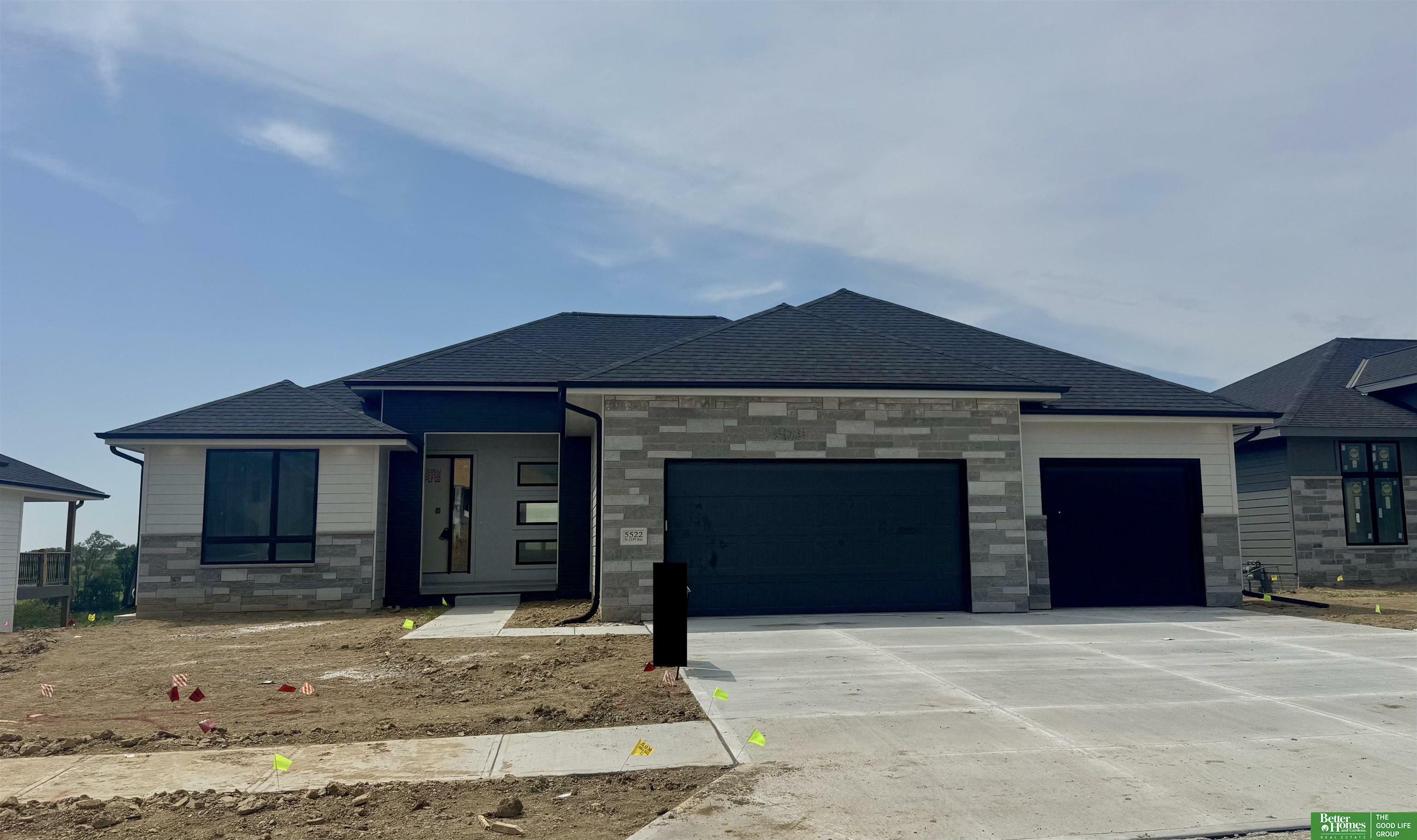 Property Photo: 5522 N 213 Avenue NE 68022