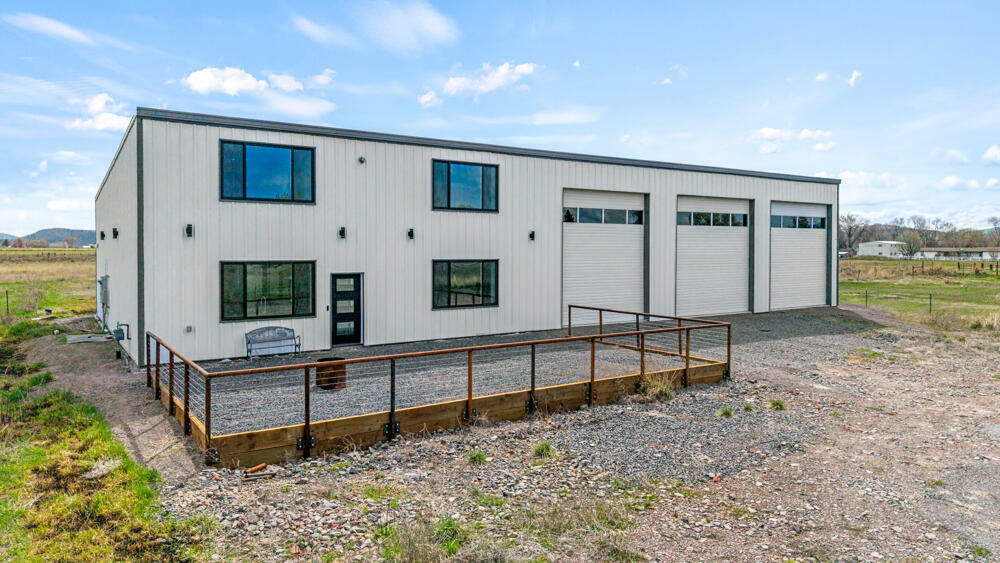 Property Photo: 6852 Airway Drive OR 97603