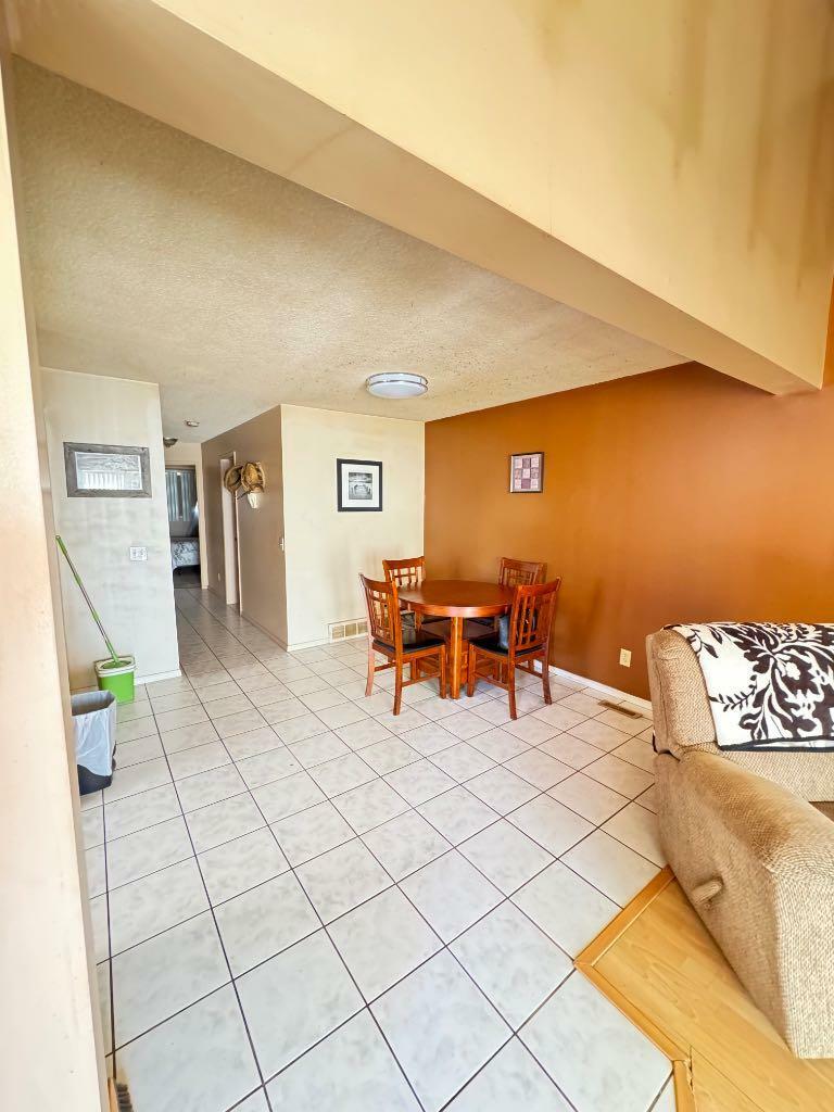 Photo de la propriété: 6879 Rundlehorn Drive NE AB T1Y 4P2