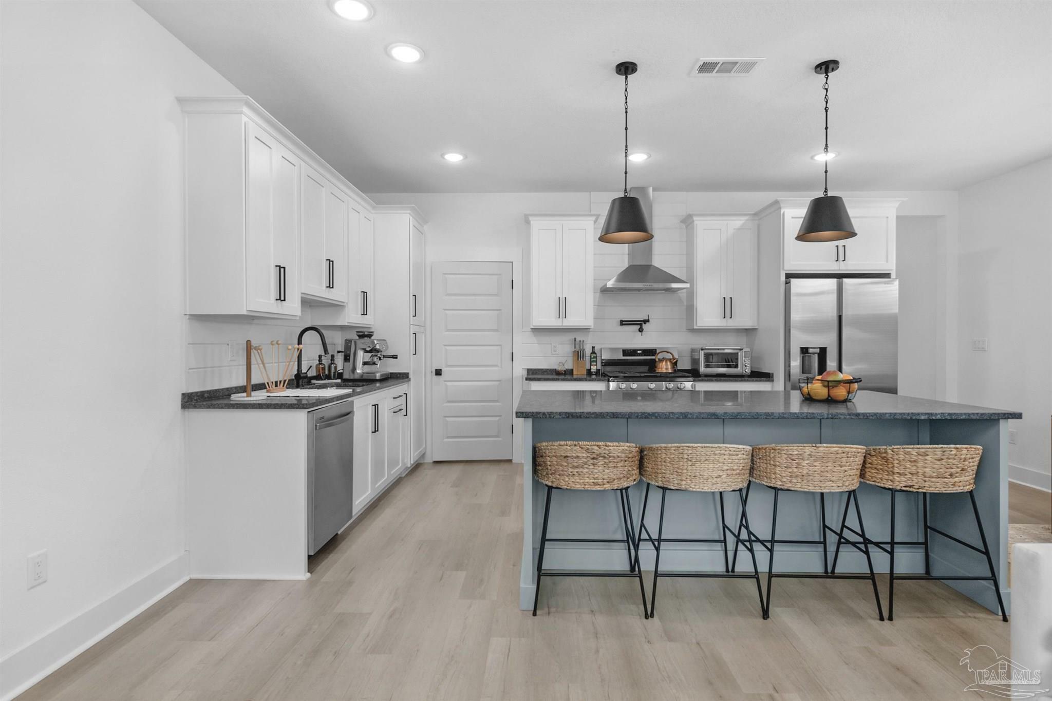 Property Photo: 515 N C St FL 32501