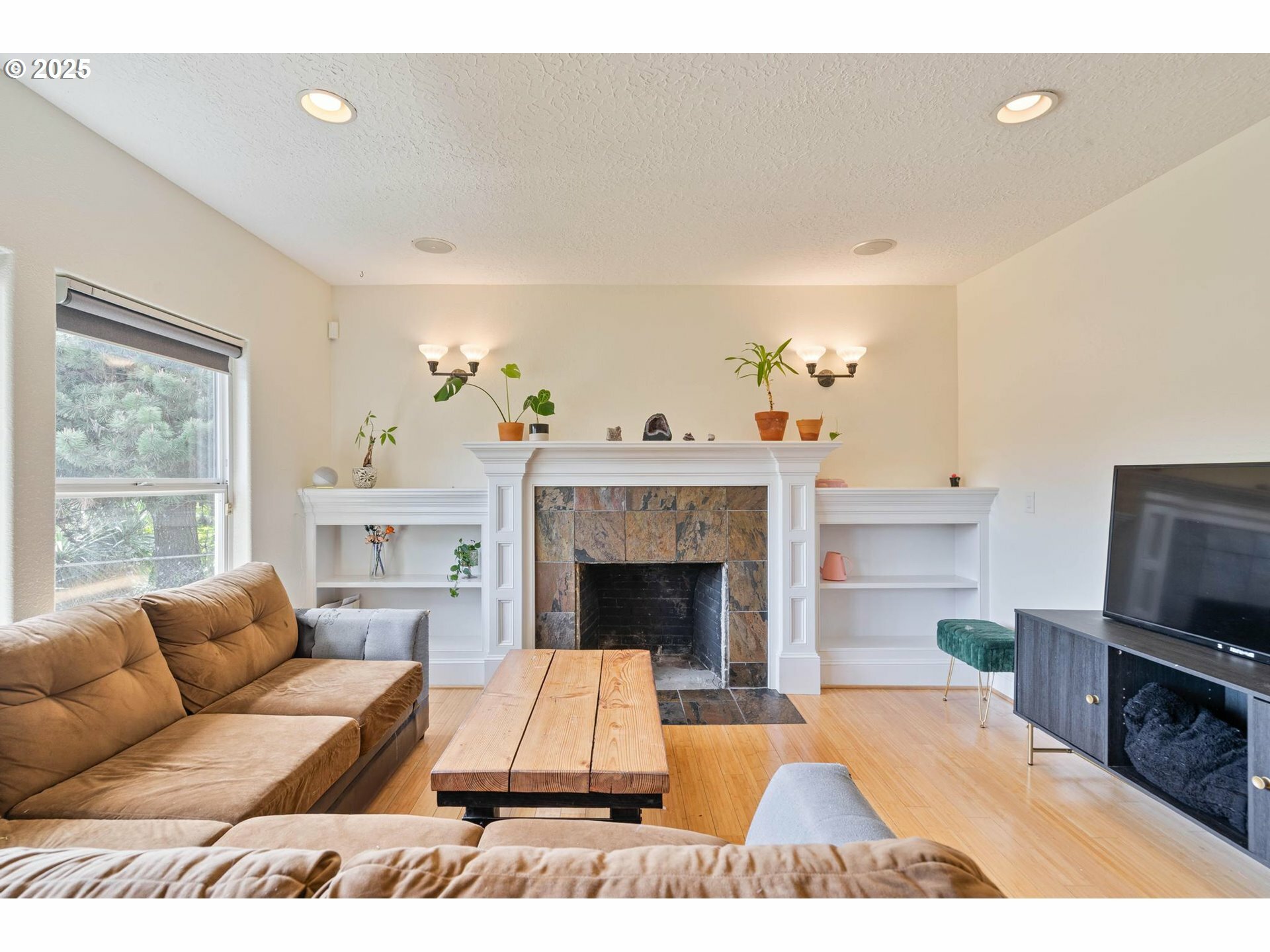 Property Photo: 1029 N Buffalo St OR 97217