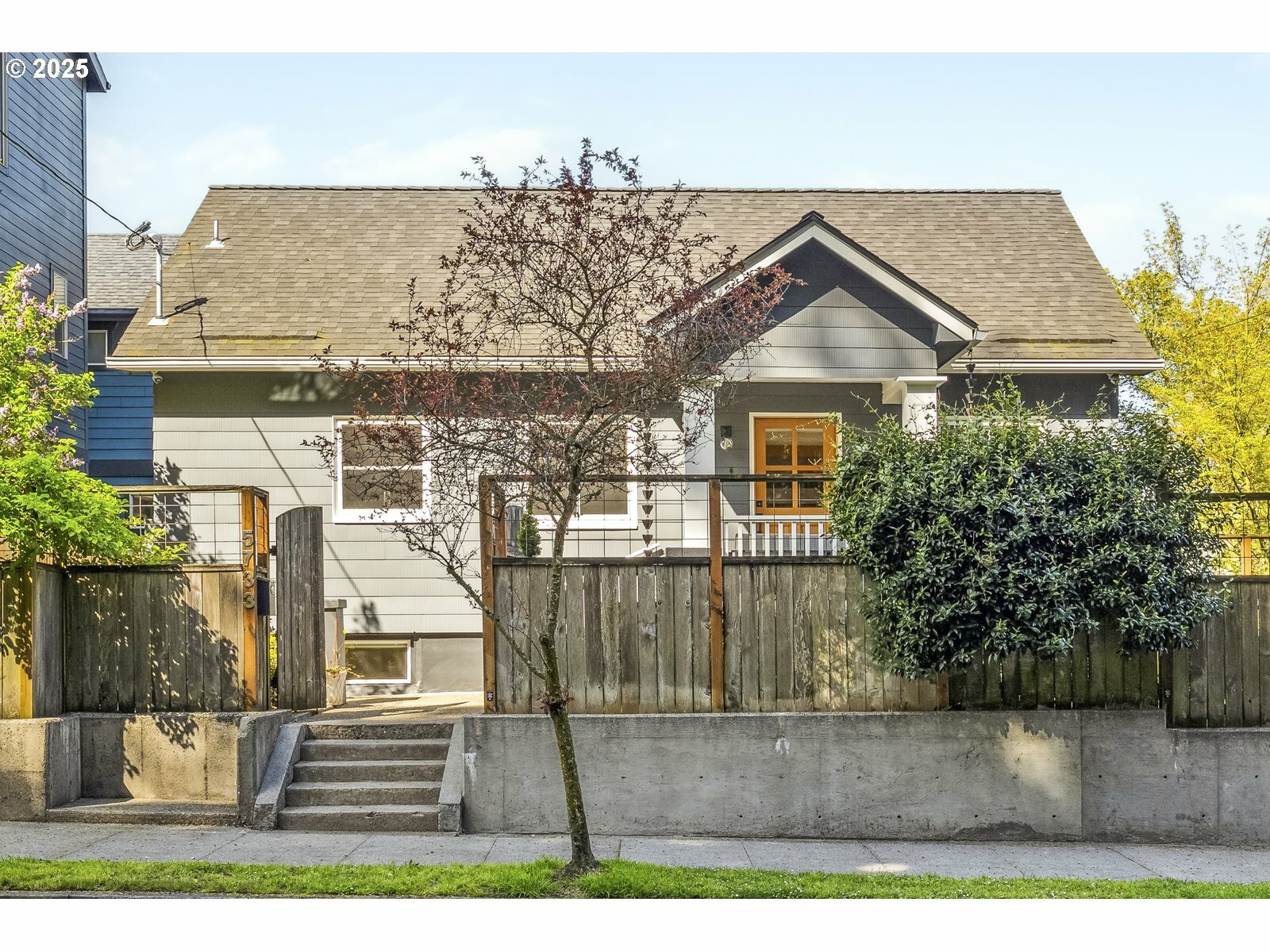 Property Photo: 5733 NE 19th Ave OR 97211