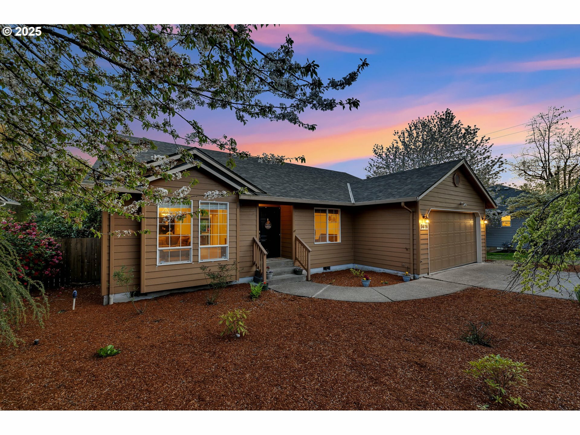 Property Photo: 9416 NW 28th Ct WA 98665