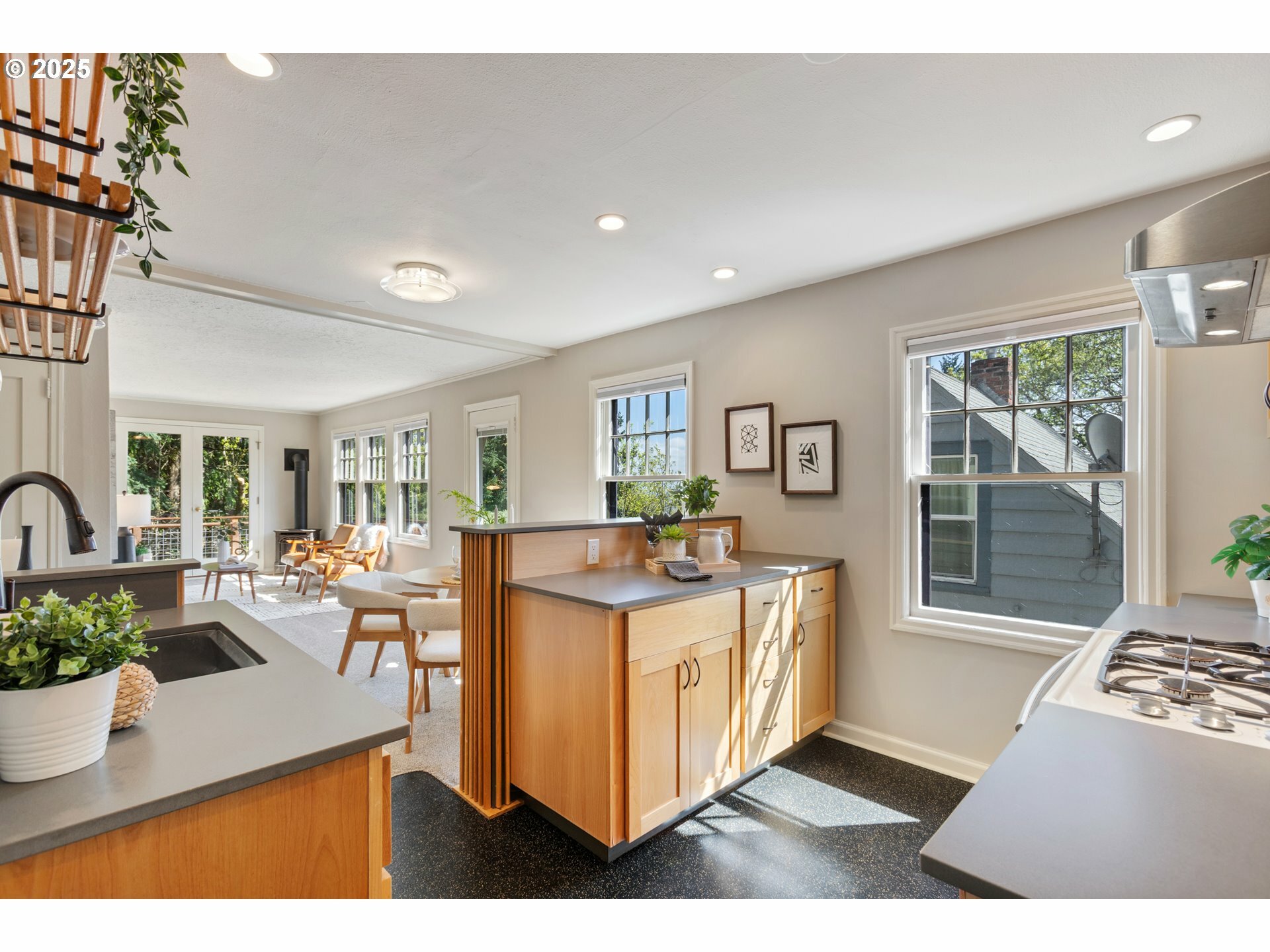 Property Photo: 1027 SW Grover St OR 97239
