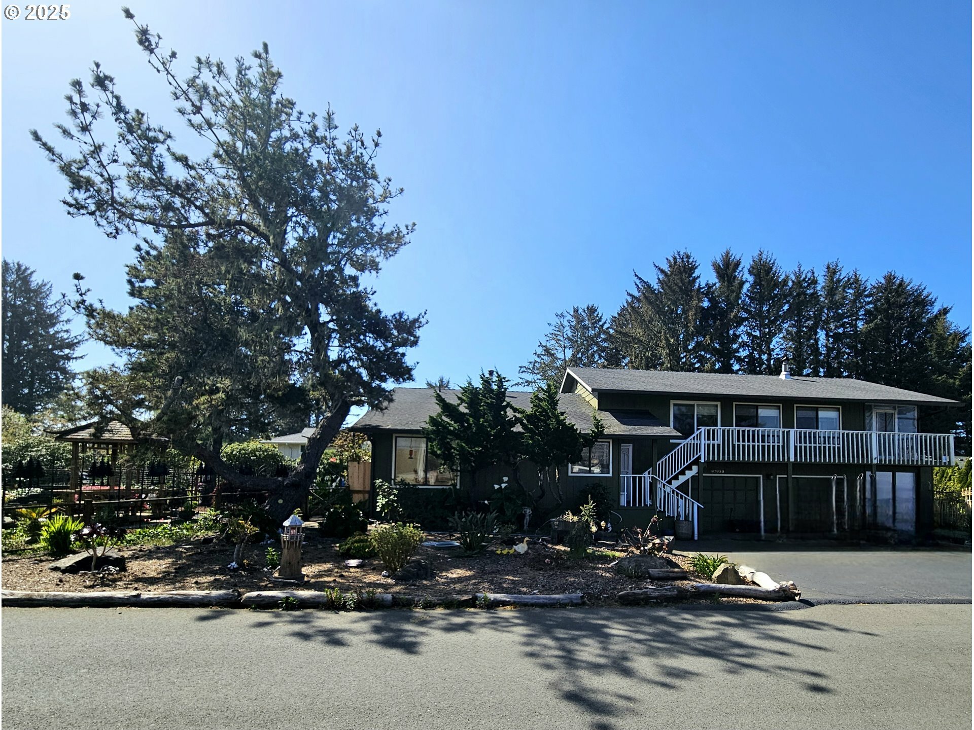 Property Photo: 97950 Holly Ln OR 97415