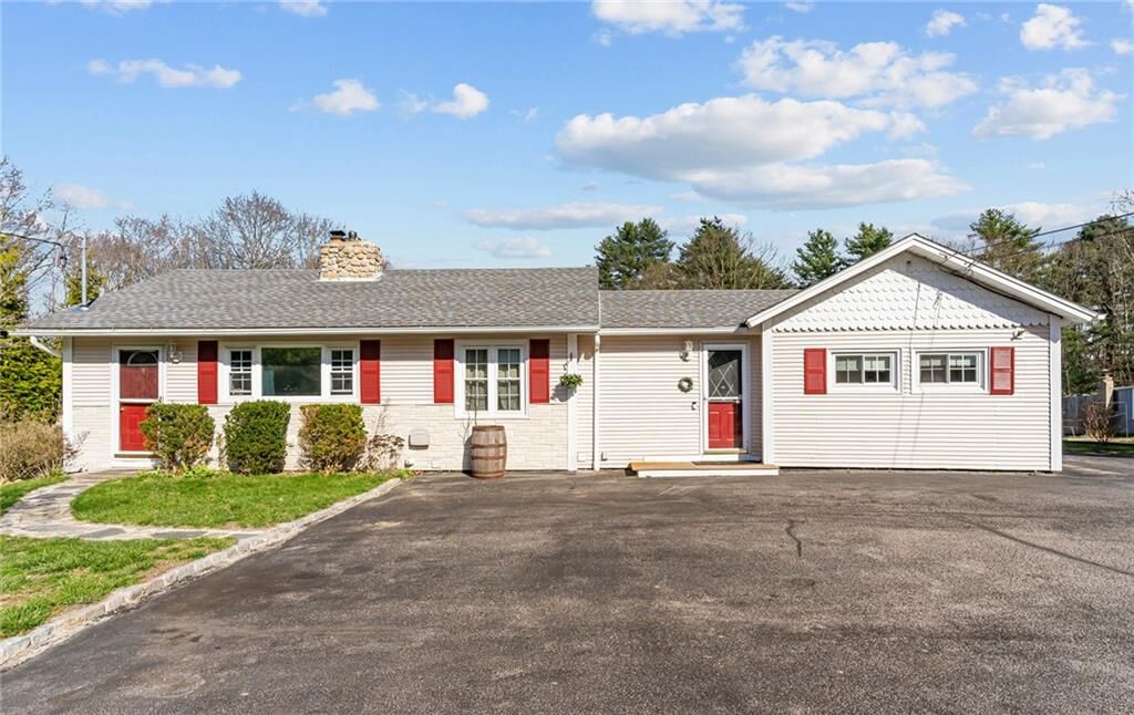 Property Photo: 237 Knotty Oak Road RI 02816