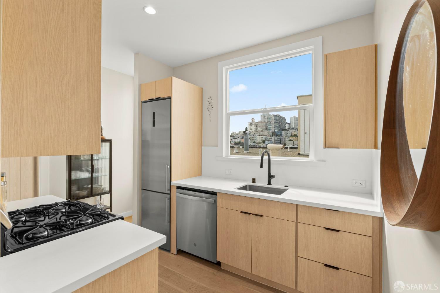 Property Photo: 1811 Leavenworth Street 7 CA 94109