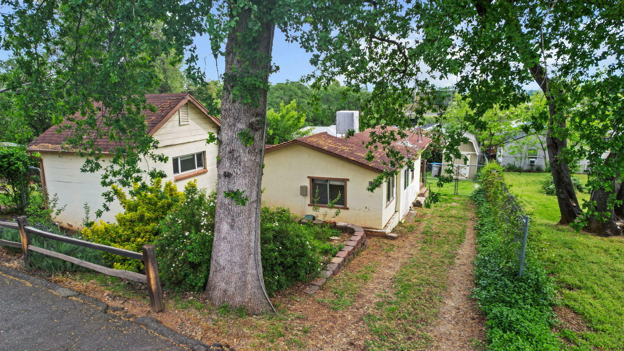 2415 West Street  Redding CA 96001 photo