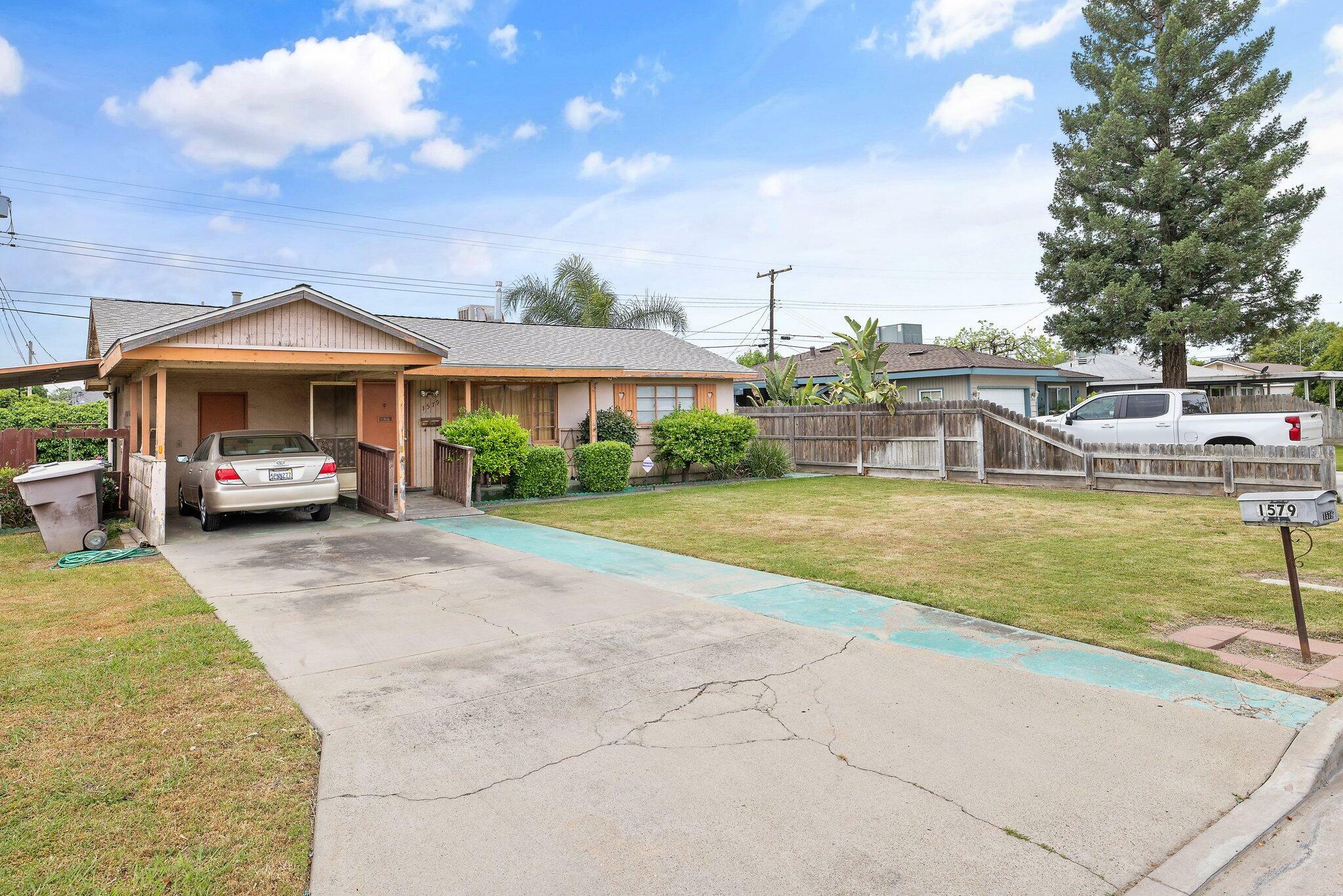 Property Photo: 1579 E Sierra Avenue CA 93274