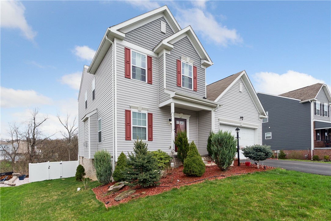 Property Photo: 423 Labrador Ln PA 15025