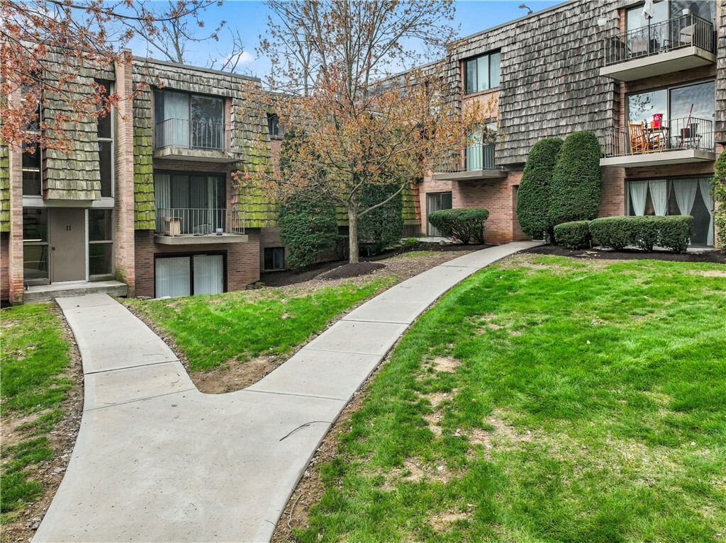 Property Photo: 1112 Forest Green Dr PA 15108