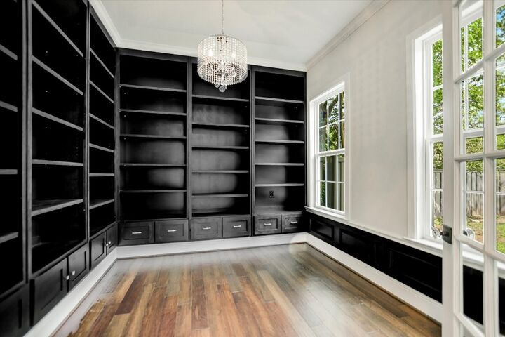 Property Photo:  5200 Avenue H  TX 78751