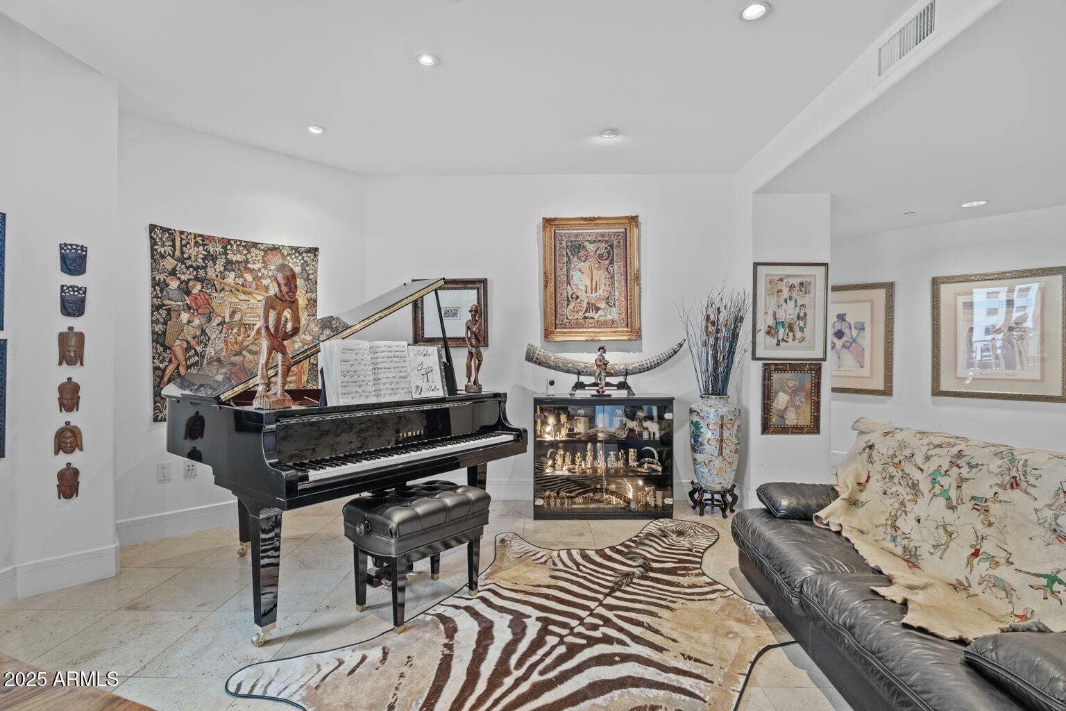 Property Photo: 2402 E Esplanade Lane 604 AZ 85016