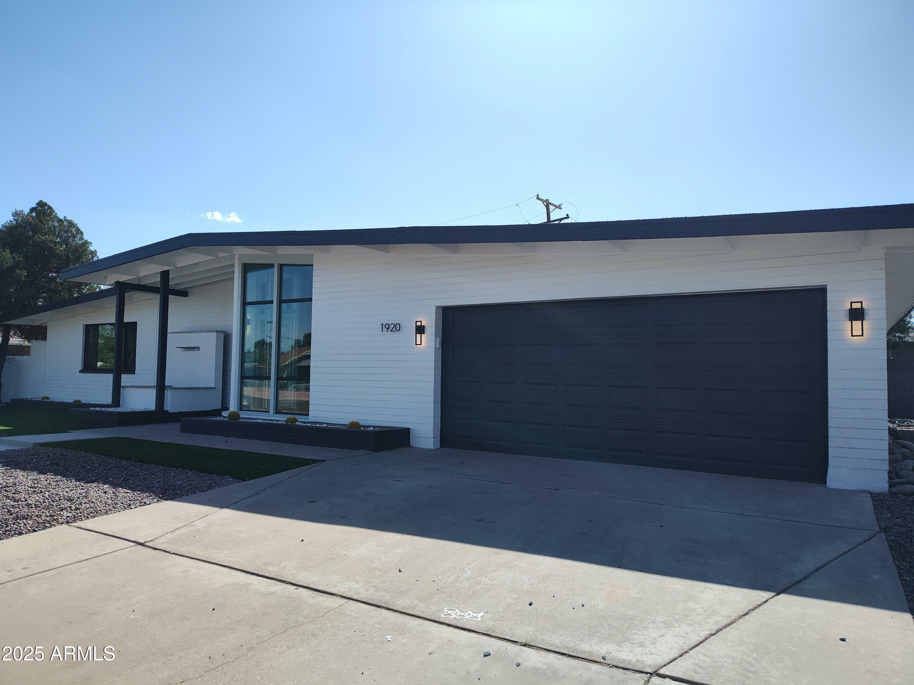 Property Photo: 1920 N Cavalier Drive AZ 85288