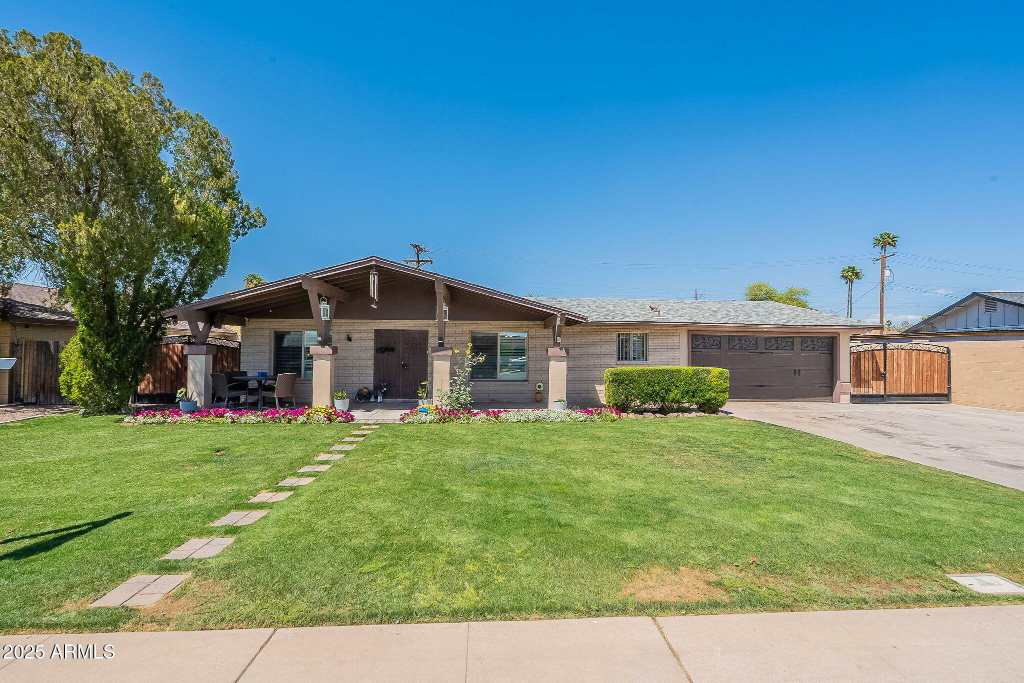 Property Photo: 6244 W Clouse Drive AZ 85033