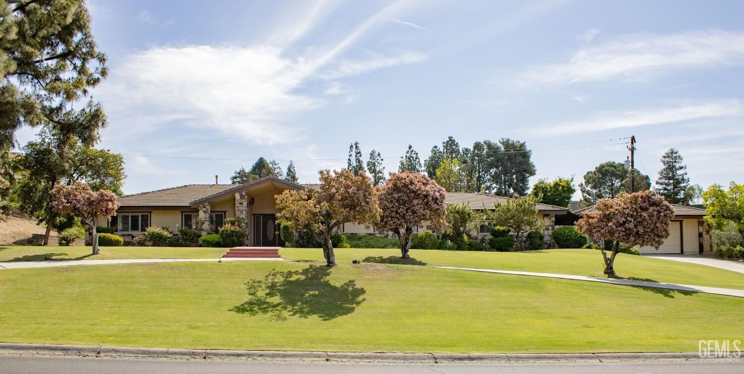 Property Photo:  3801 Flintridge Drive  CA 93306 