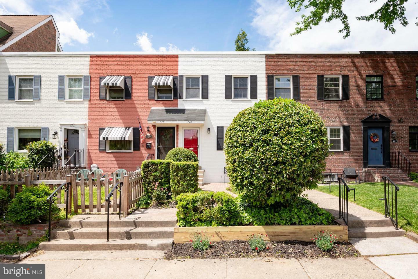 Property Photo: 731 S Alfred Street S VA 22314