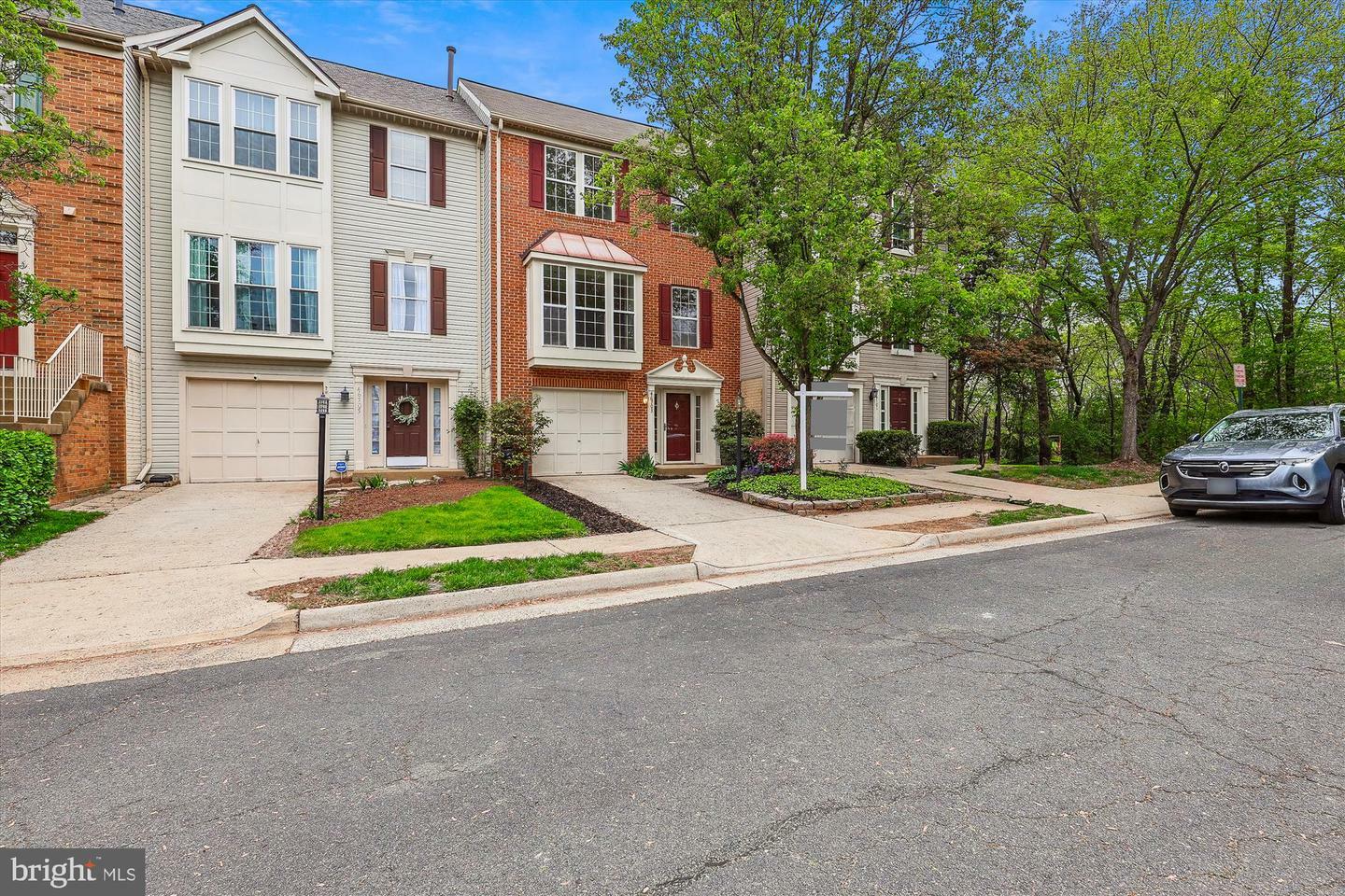 Property Photo: 46703 Cavendish Square VA 20165