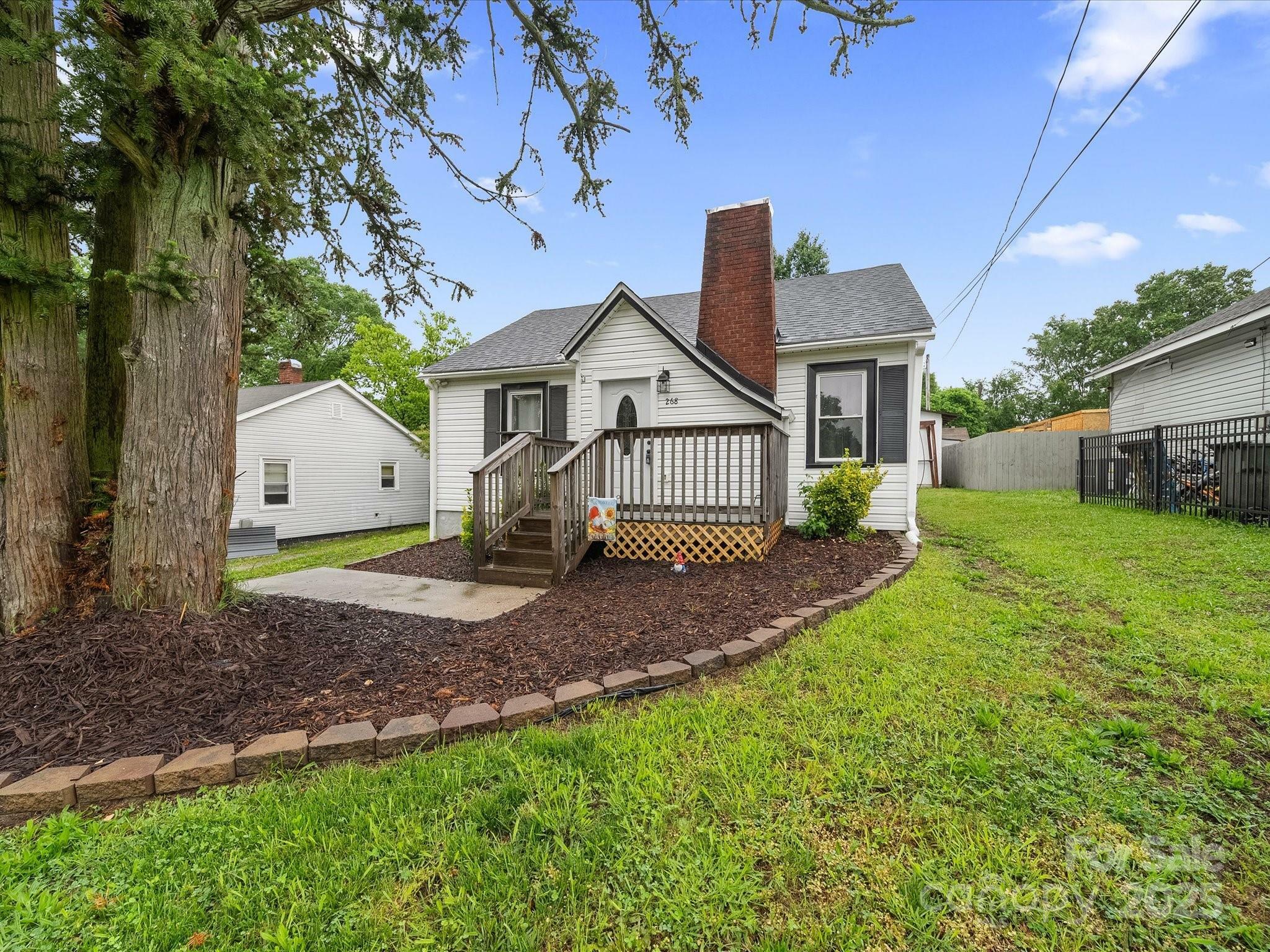 Property Photo: 268 Jefferson Court NE NC 28025