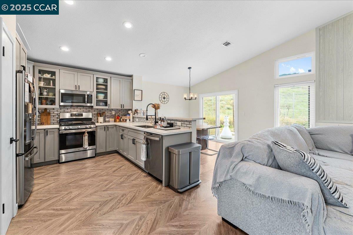 454 Tradewinds Ct  Bay Point CA 94565 photo