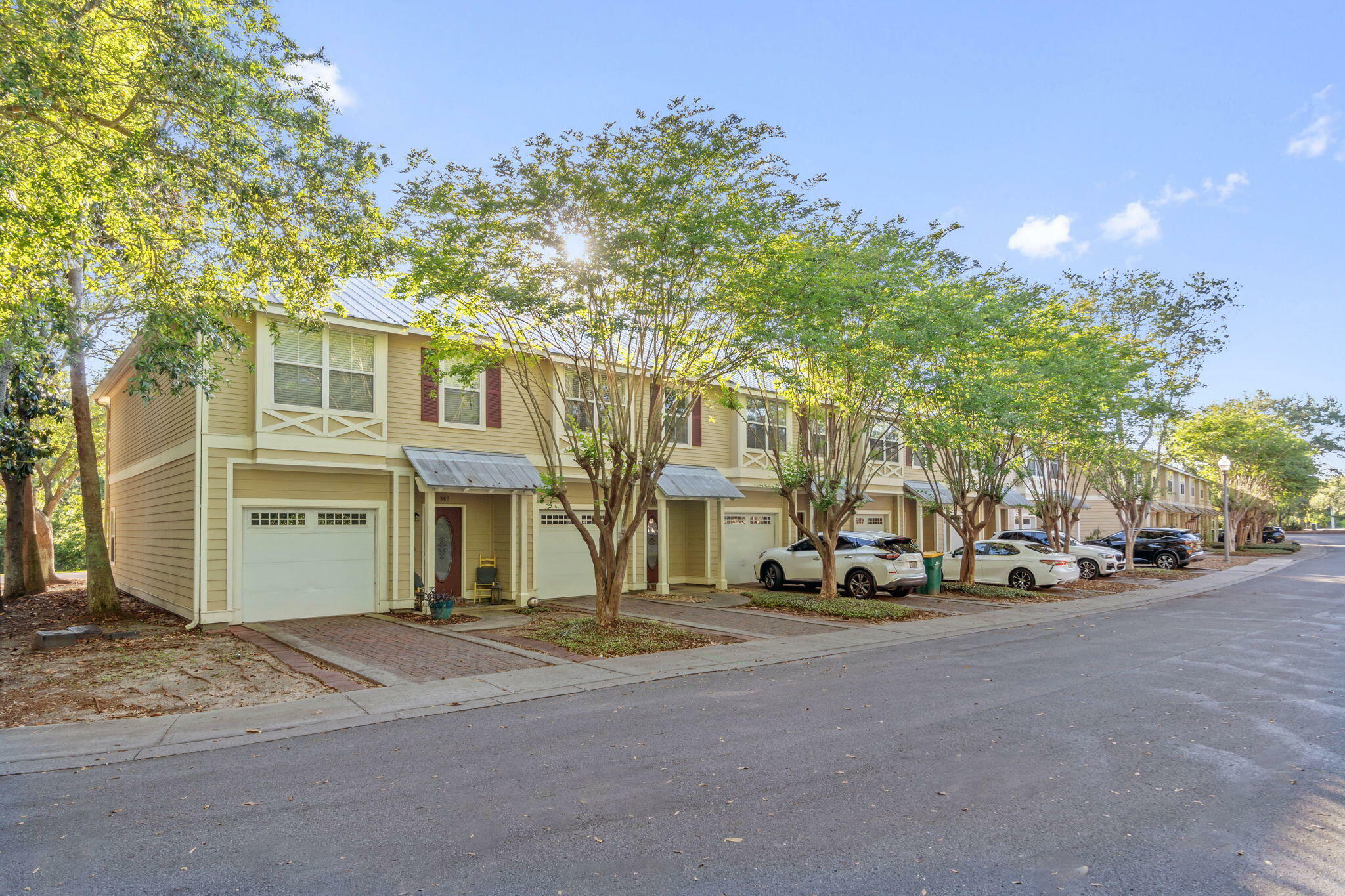 Property Photo: 387 Twin Lakes Lane FL 32541