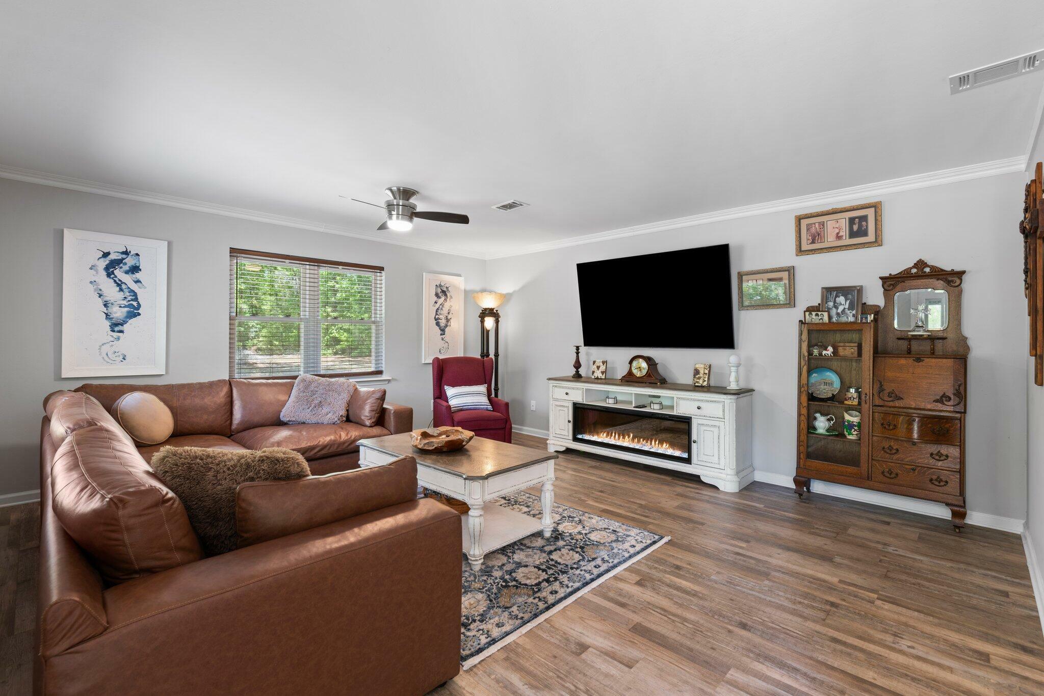 Property Photo: 1259 Black Creek Boulevard FL 32439