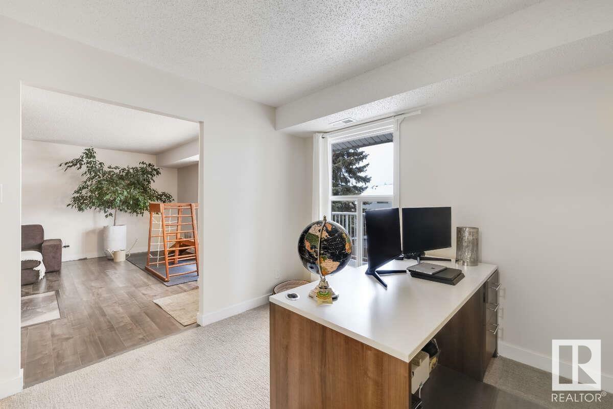 Photo de la propriété: 2306 151 Avenue NW AB T5Y 2L1