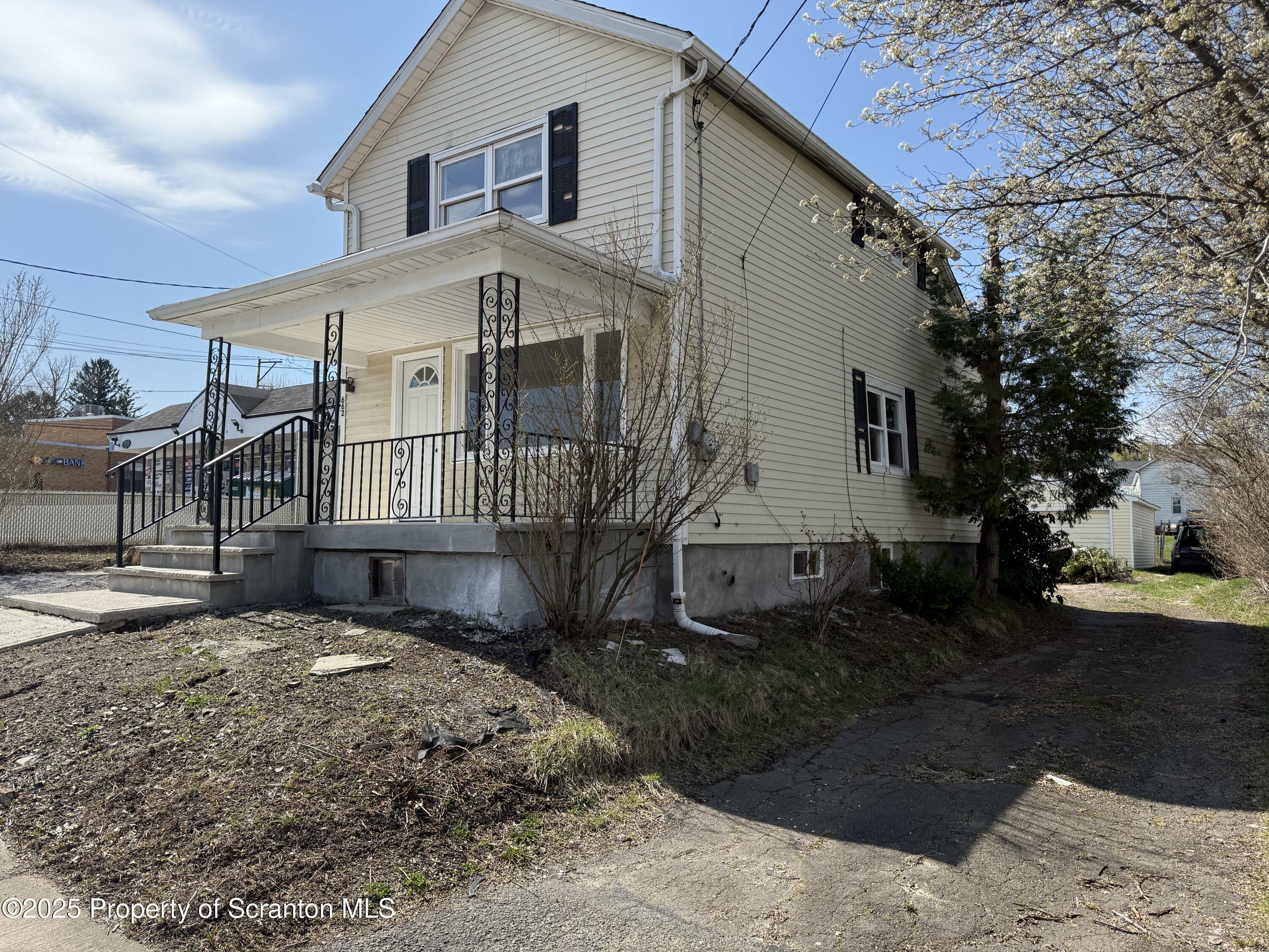 Property Photo: 662 Sanderson Street L 17 PA 18512