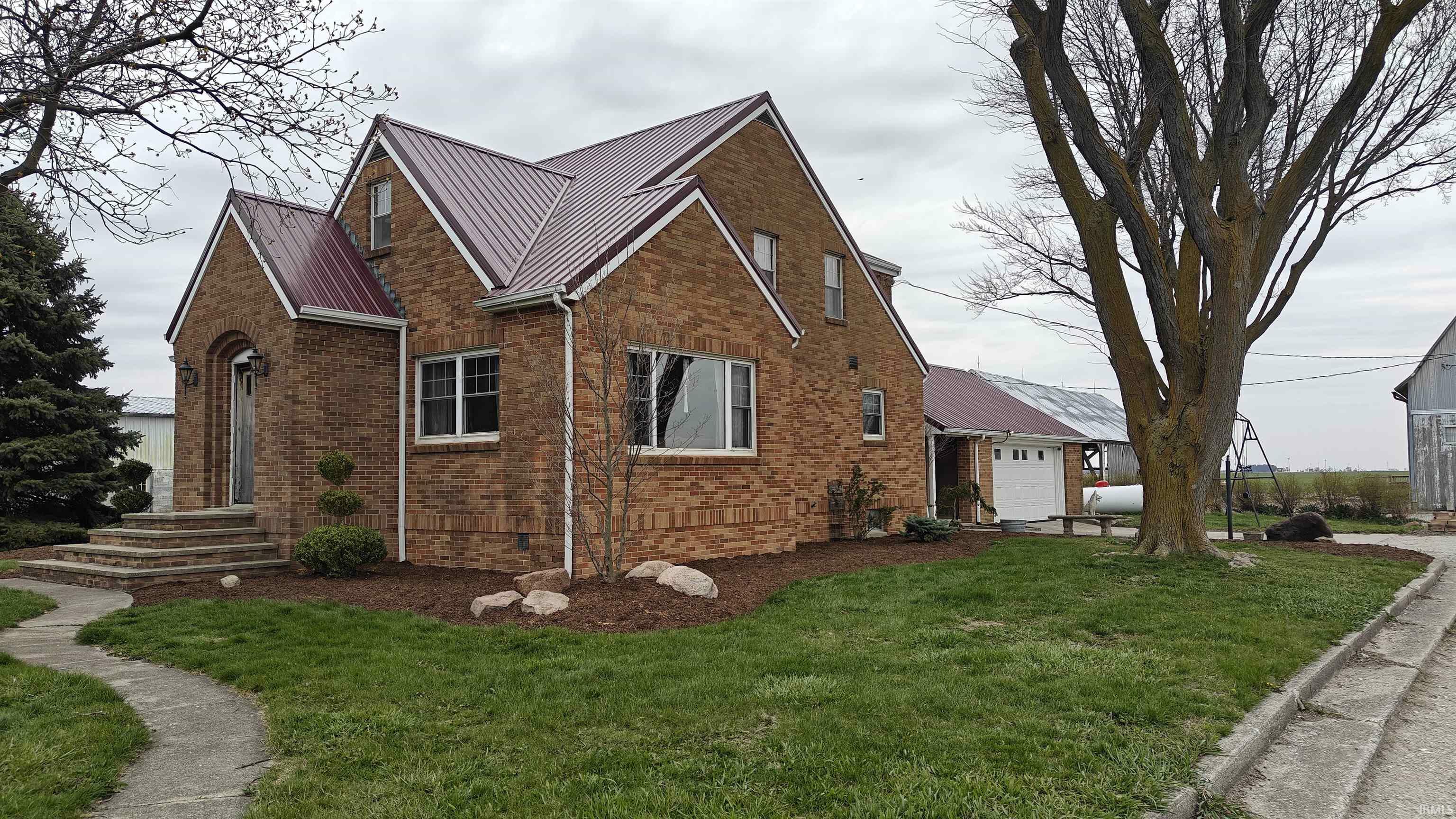 Property Photo: 2032 N Sampson Road IN 46797