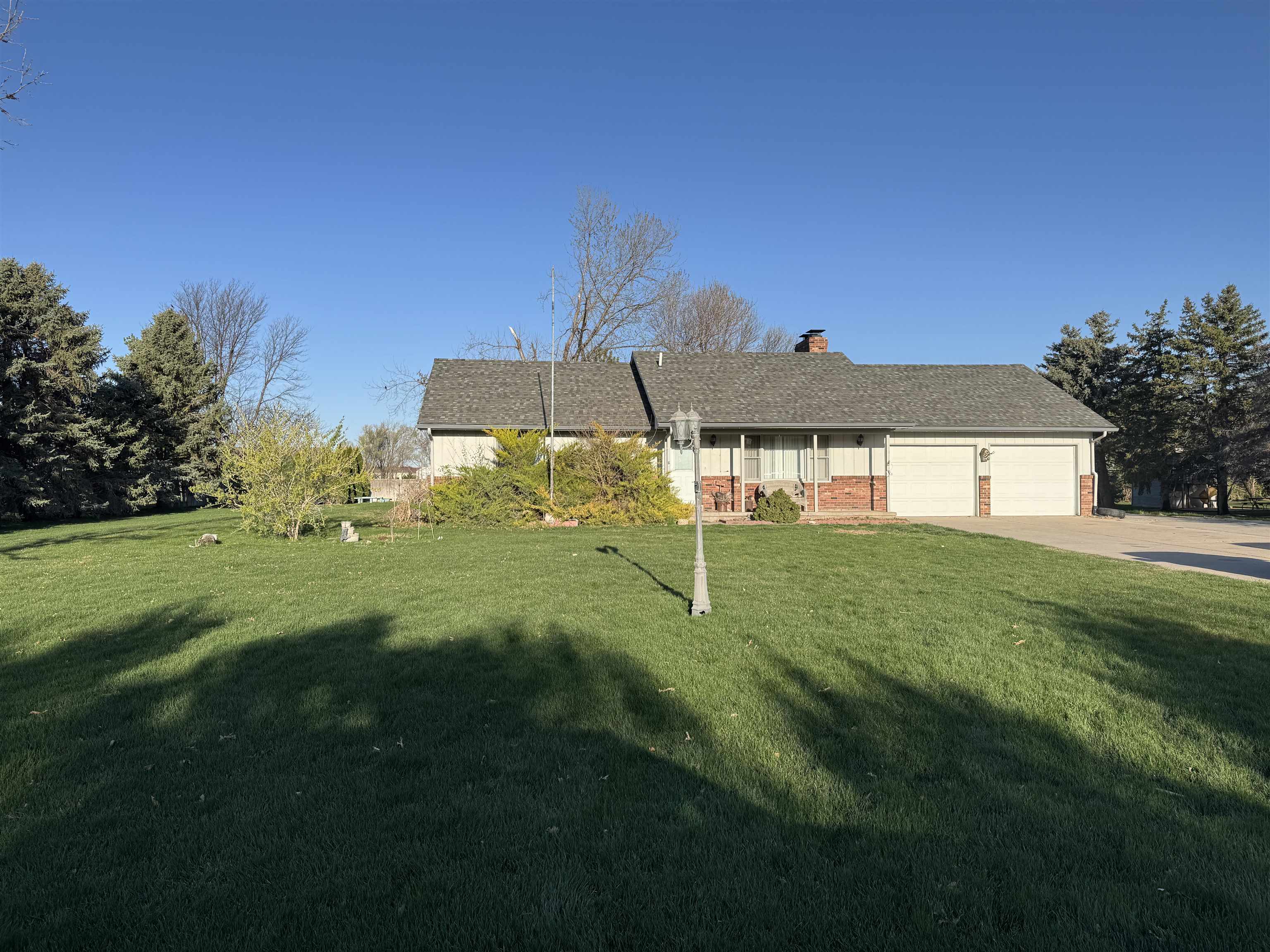 Property Photo: 4520 S Heritage Drive NE 69101
